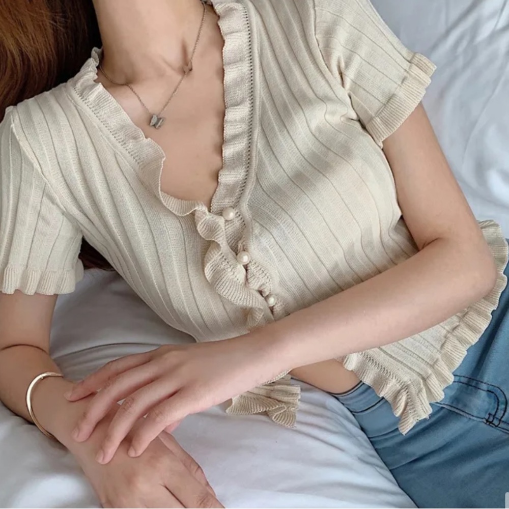Brigid - V- Neck Knit Cropped Top